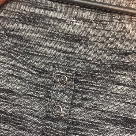 gray/black short fitted shirt - Picture 3 of 3